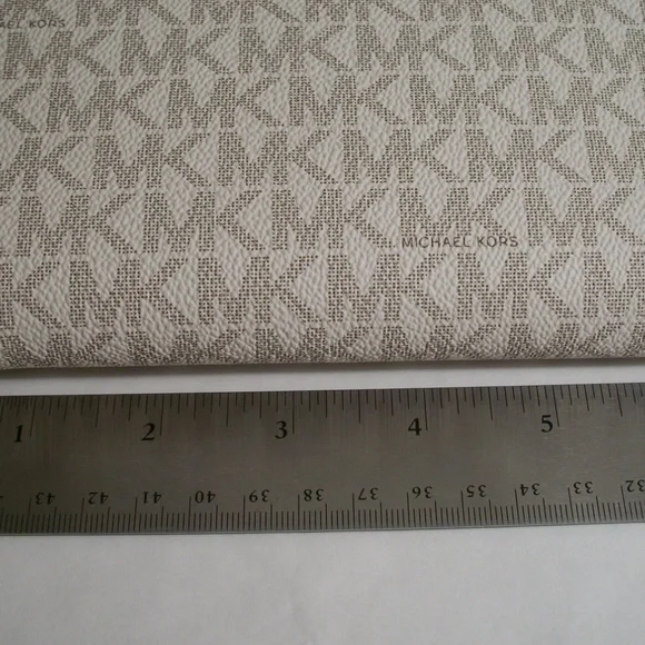 Michael Kors Signature Smartphone Wallet In White Logo Canvas Print Wristlet - Picture 7 of 8